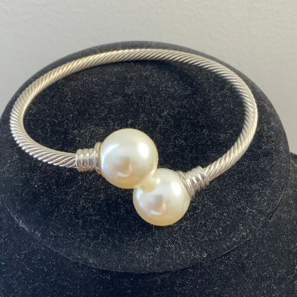 Plunder Pearl bangle bracelet - Picture 2 of 3